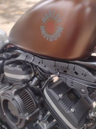 HARLEY-DAVIDSON SPORTSTER IRON 883 